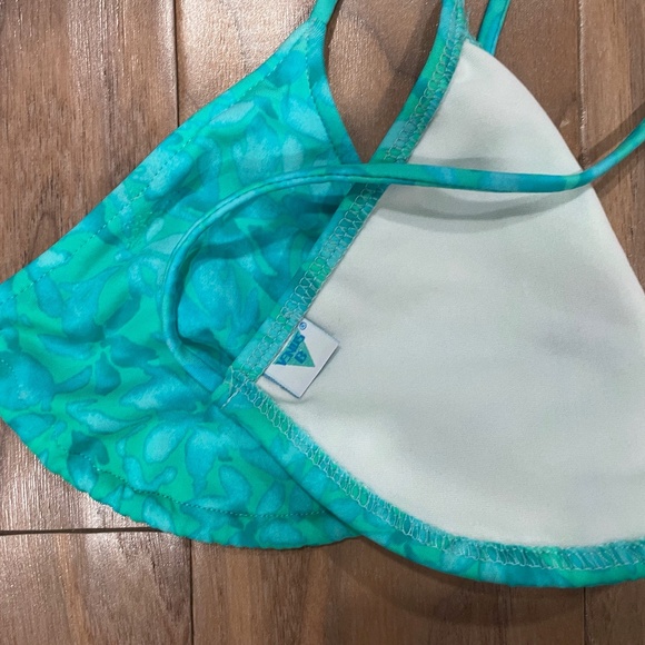 Triangle Top, Lined Bikini with Matching Sarong - Picture 11 of 12